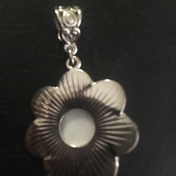 Flower Grey Pendant - Picture 2 of 2
